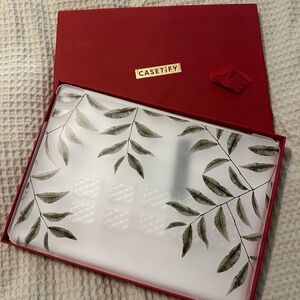 Mac book pro (13-inch, 2020,) computer case.